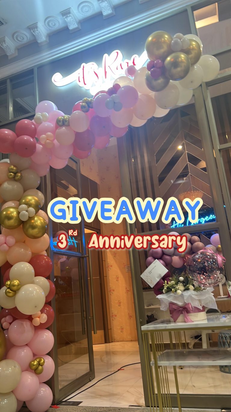 Instagram post from itsrare.nailart. This post is in position 9.