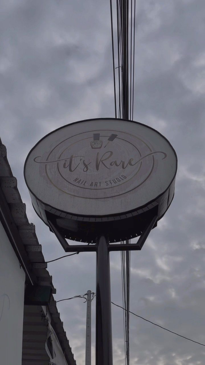 Instagram post from itsrare.nailart. This post is in position 7.